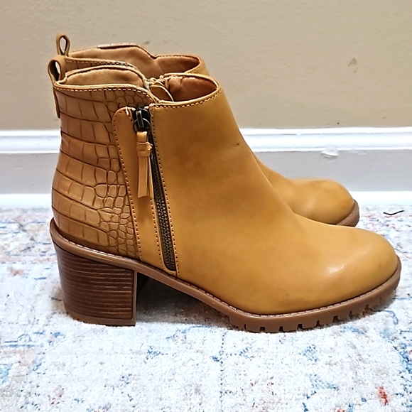 Bare Traps HAILE Women's Ankle Boots Latte Croco Size 9M. - Picture 3 of 7